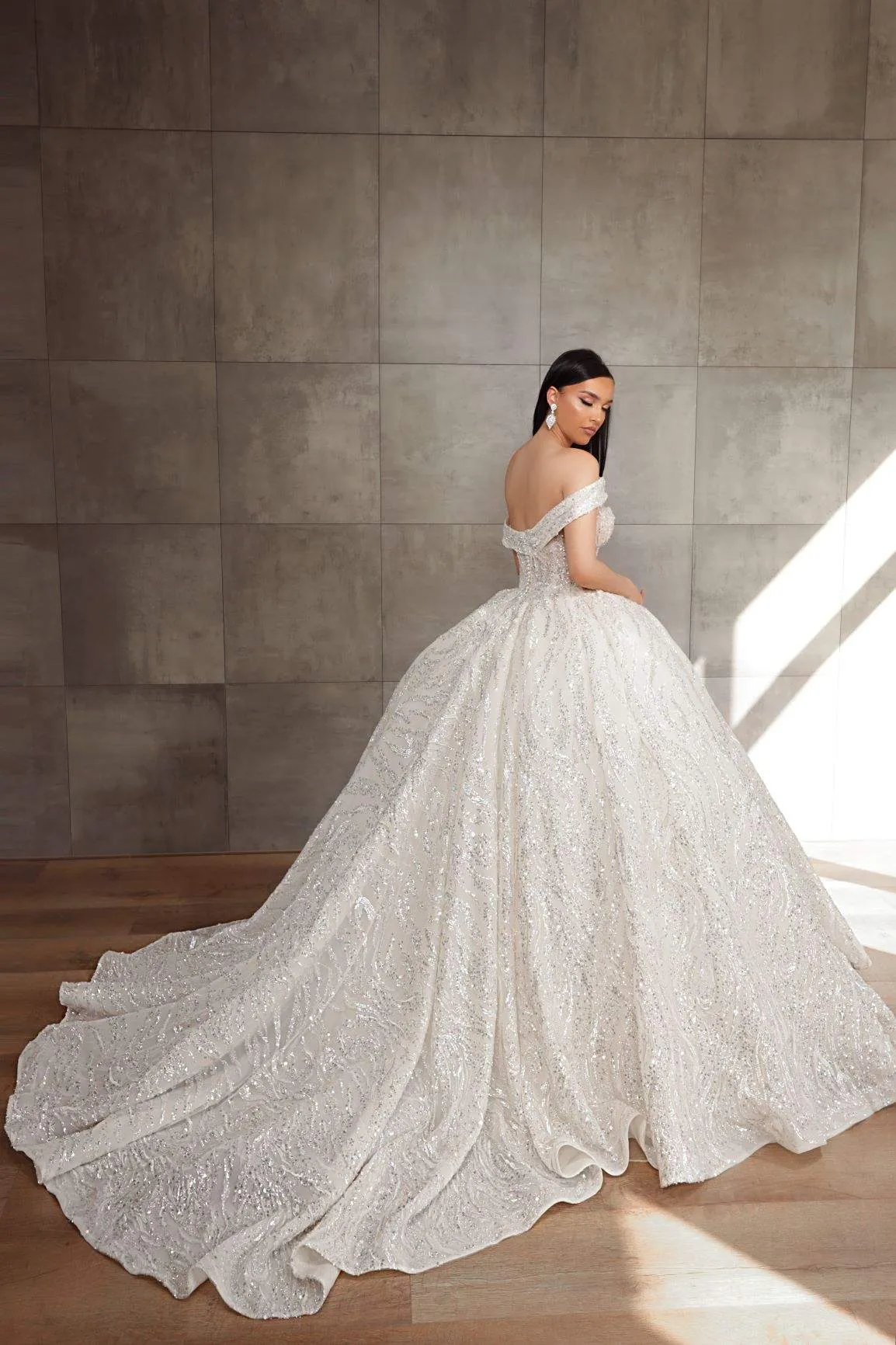 Calm White Wedding Dress