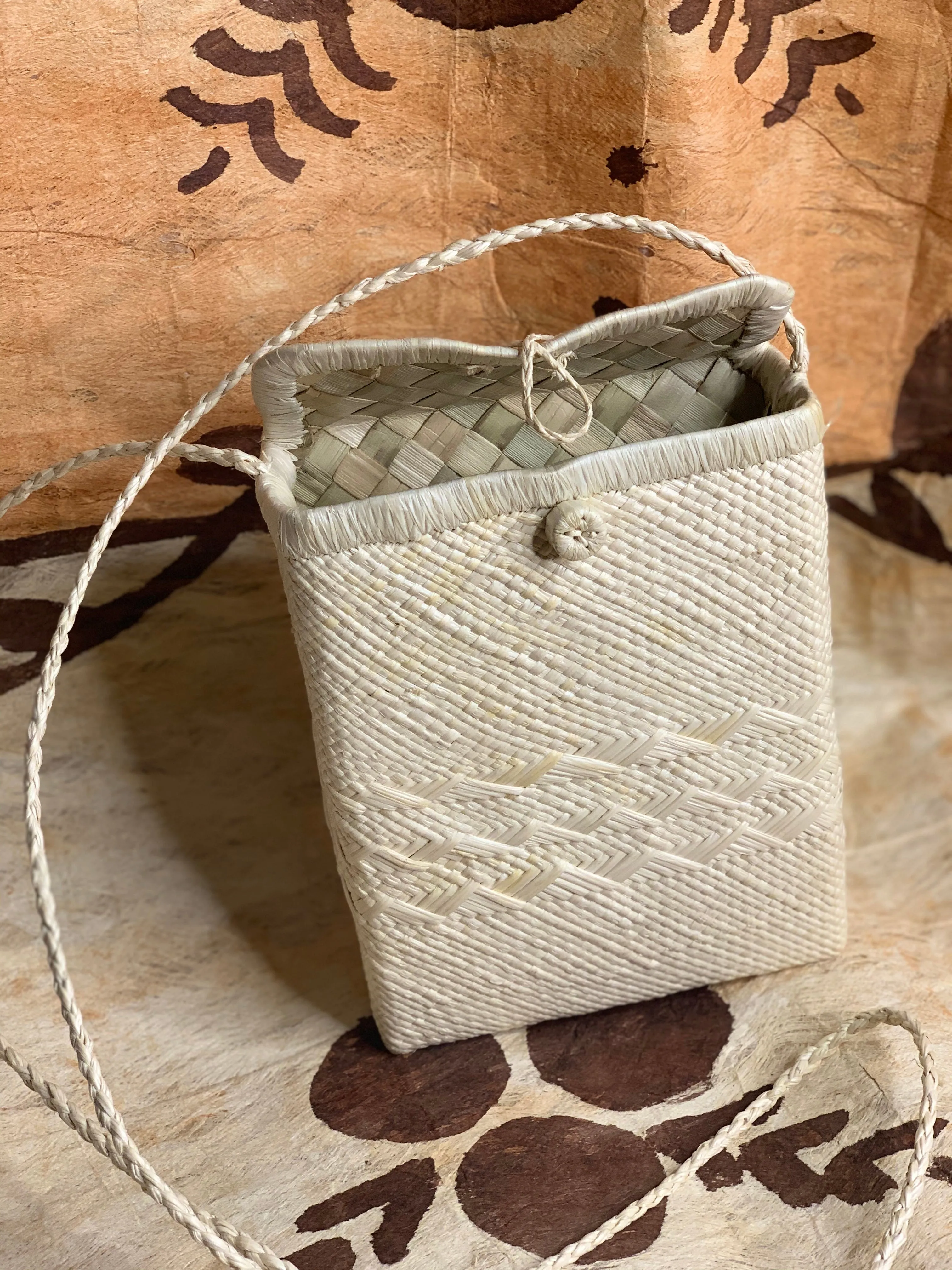 KATU All White Crossbody Bag