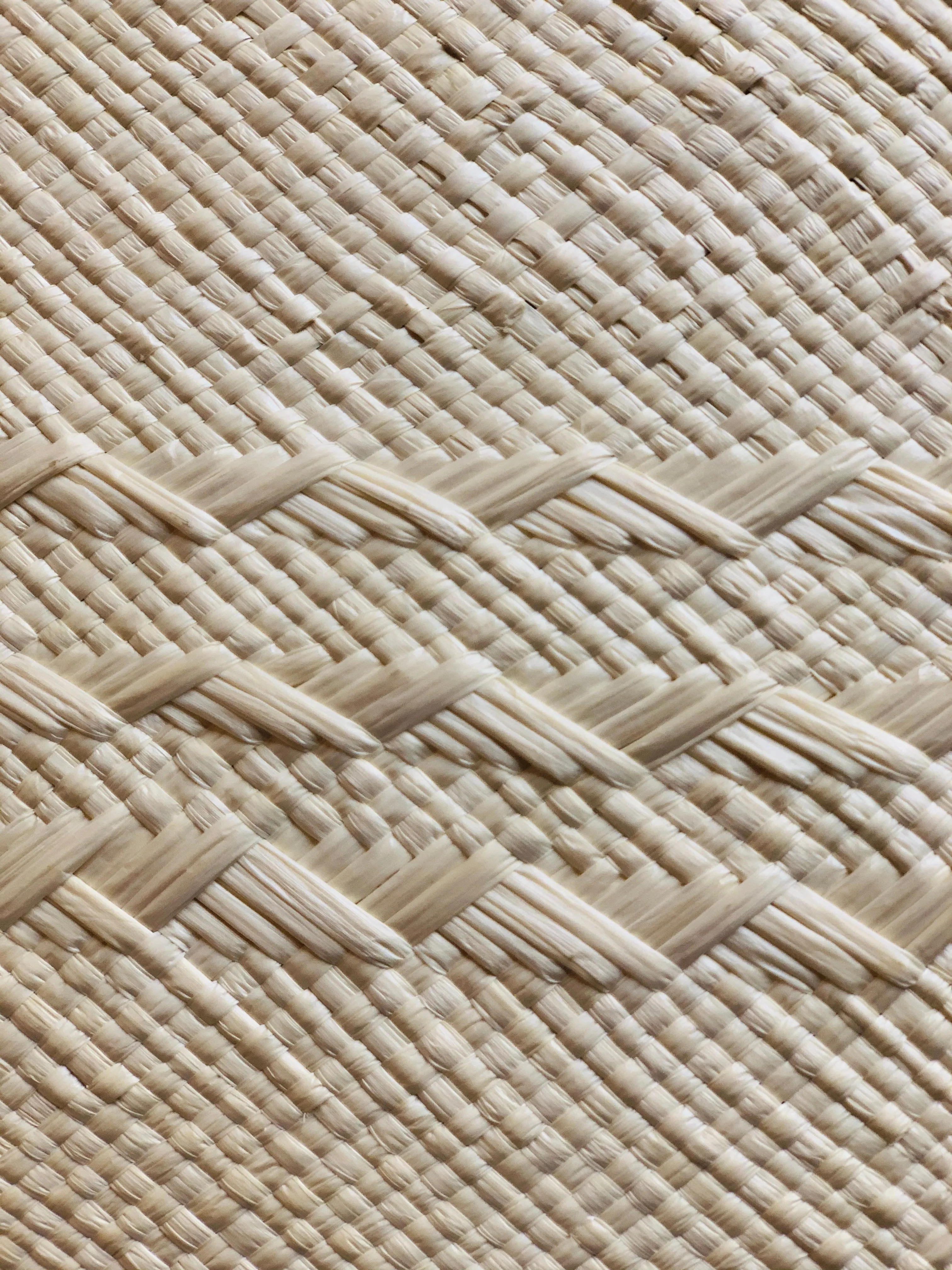 KATU All White Crossbody Bag