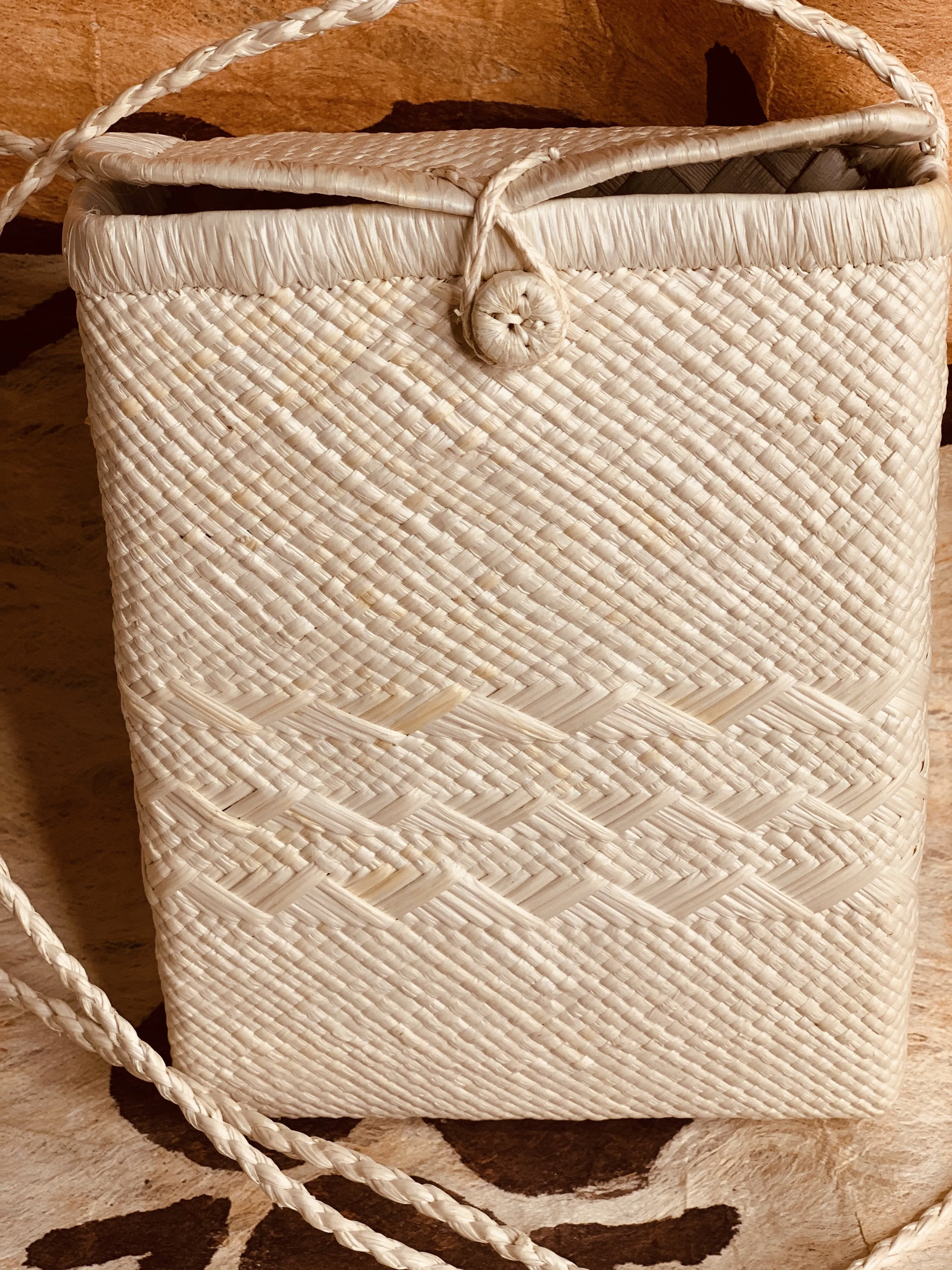 KATU All White Crossbody Bag