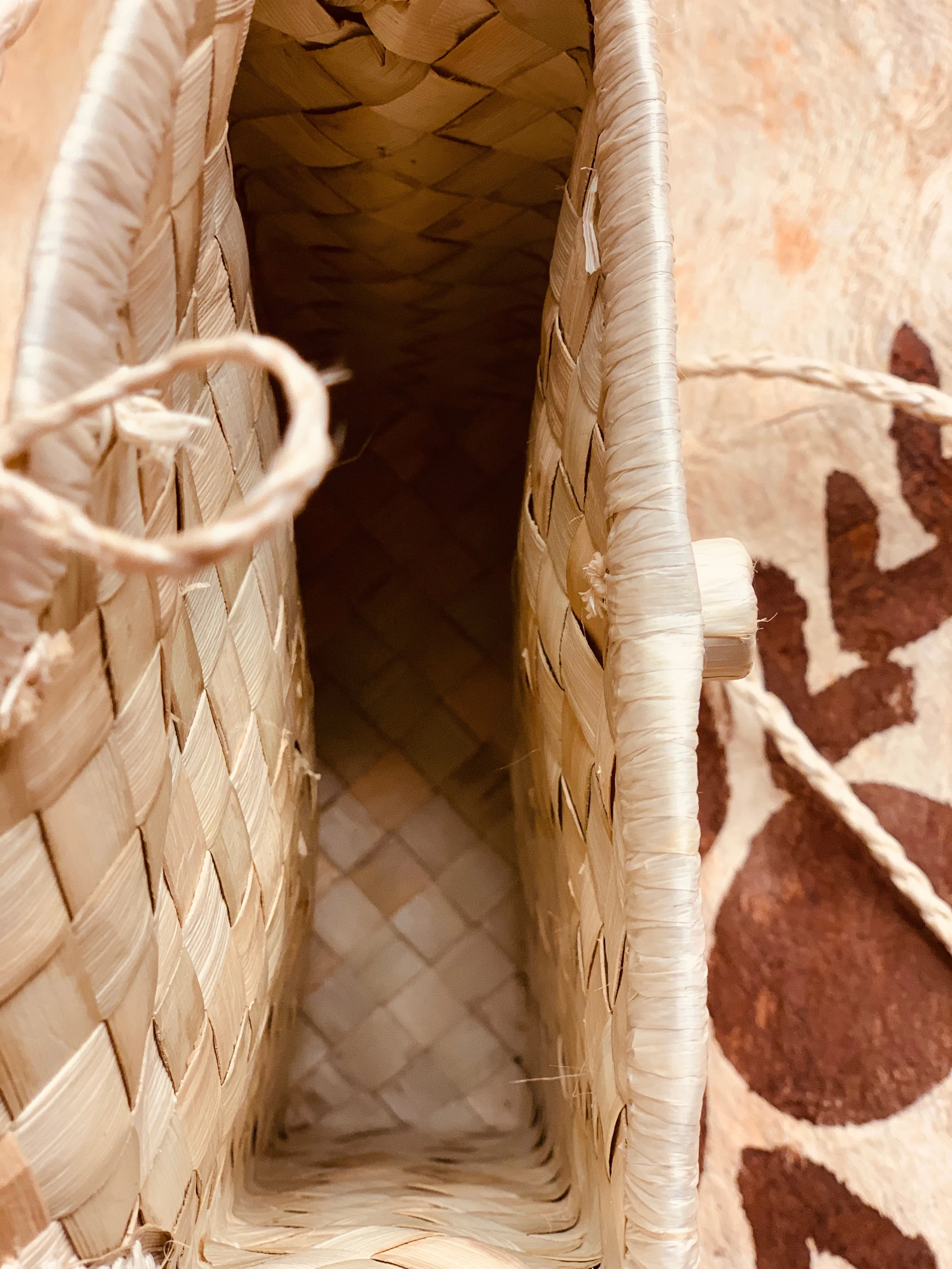 KATU All White Crossbody Bag