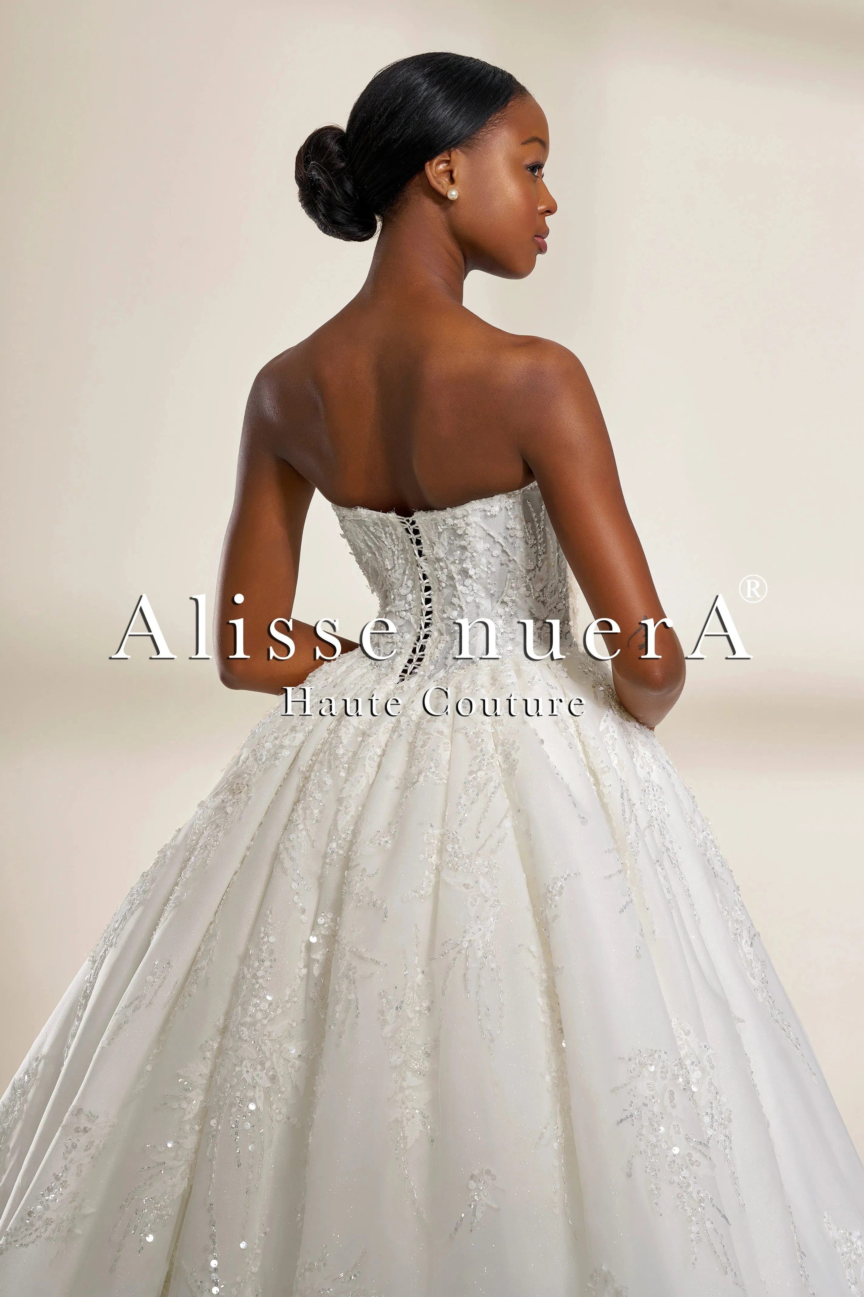 Strapless Sweetheart Neckline Off-White Lace Ball Gown Wedding Dress