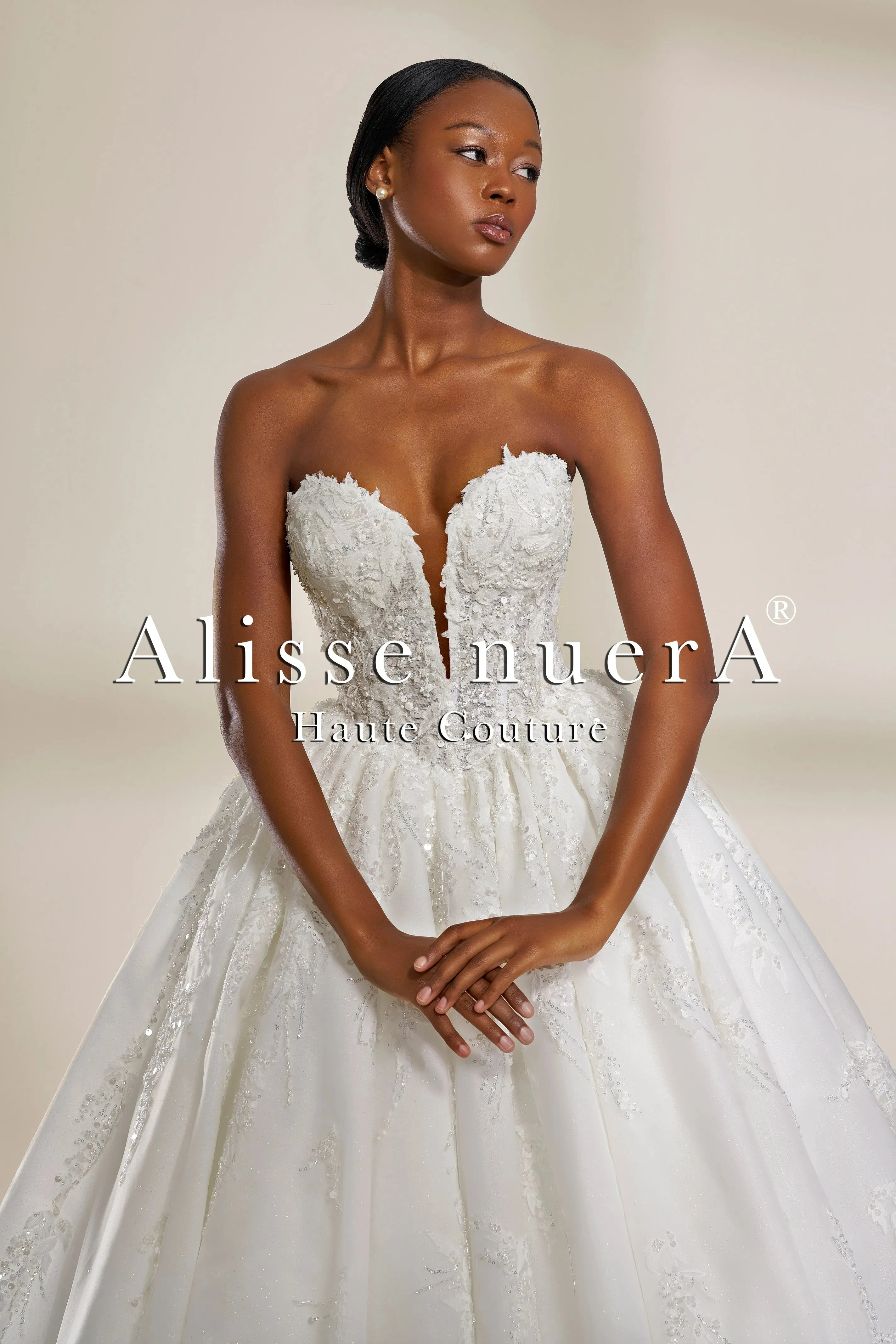 Strapless Sweetheart Neckline Off-White Lace Ball Gown Wedding Dress
