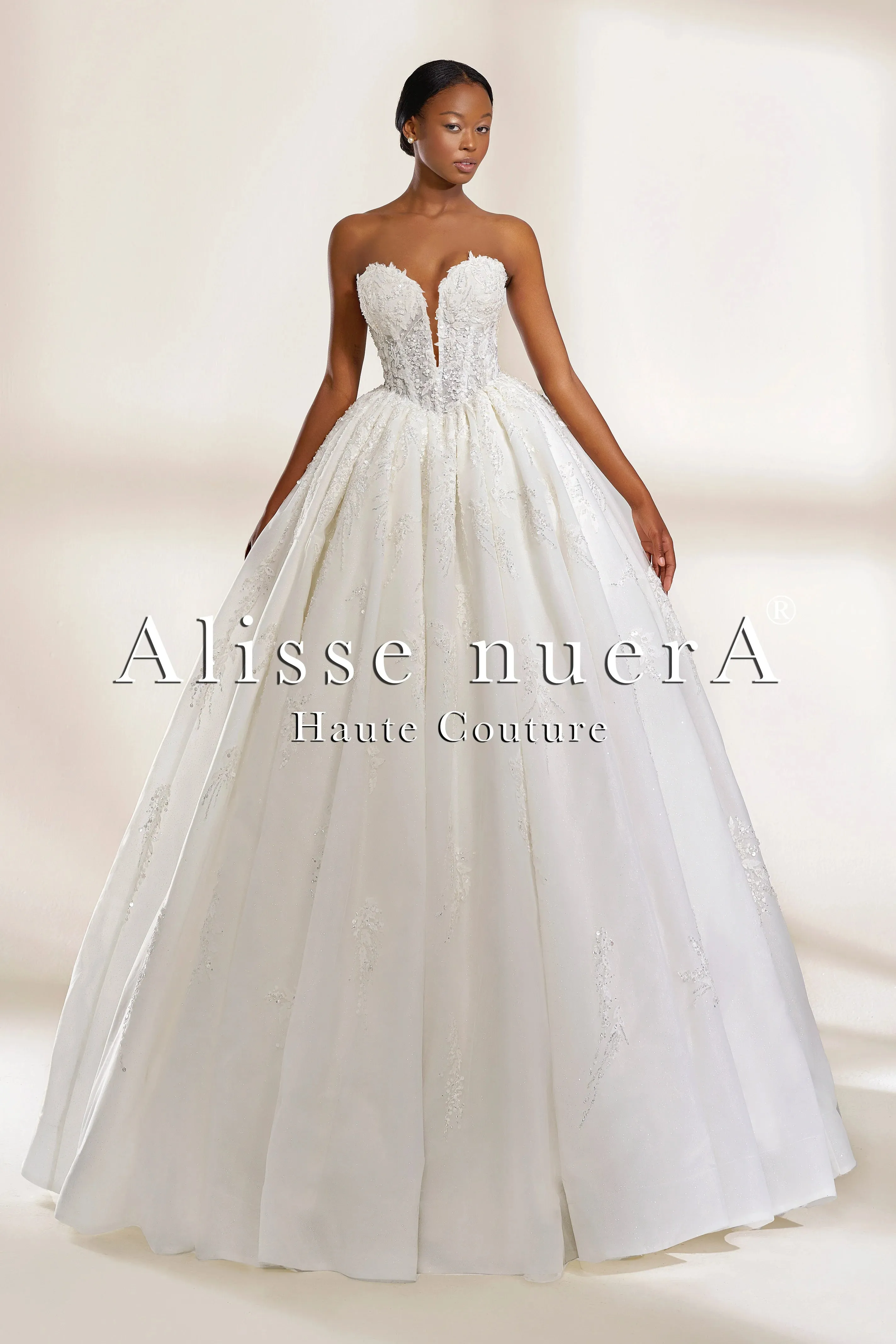 Strapless Sweetheart Neckline Off-White Lace Ball Gown Wedding Dress