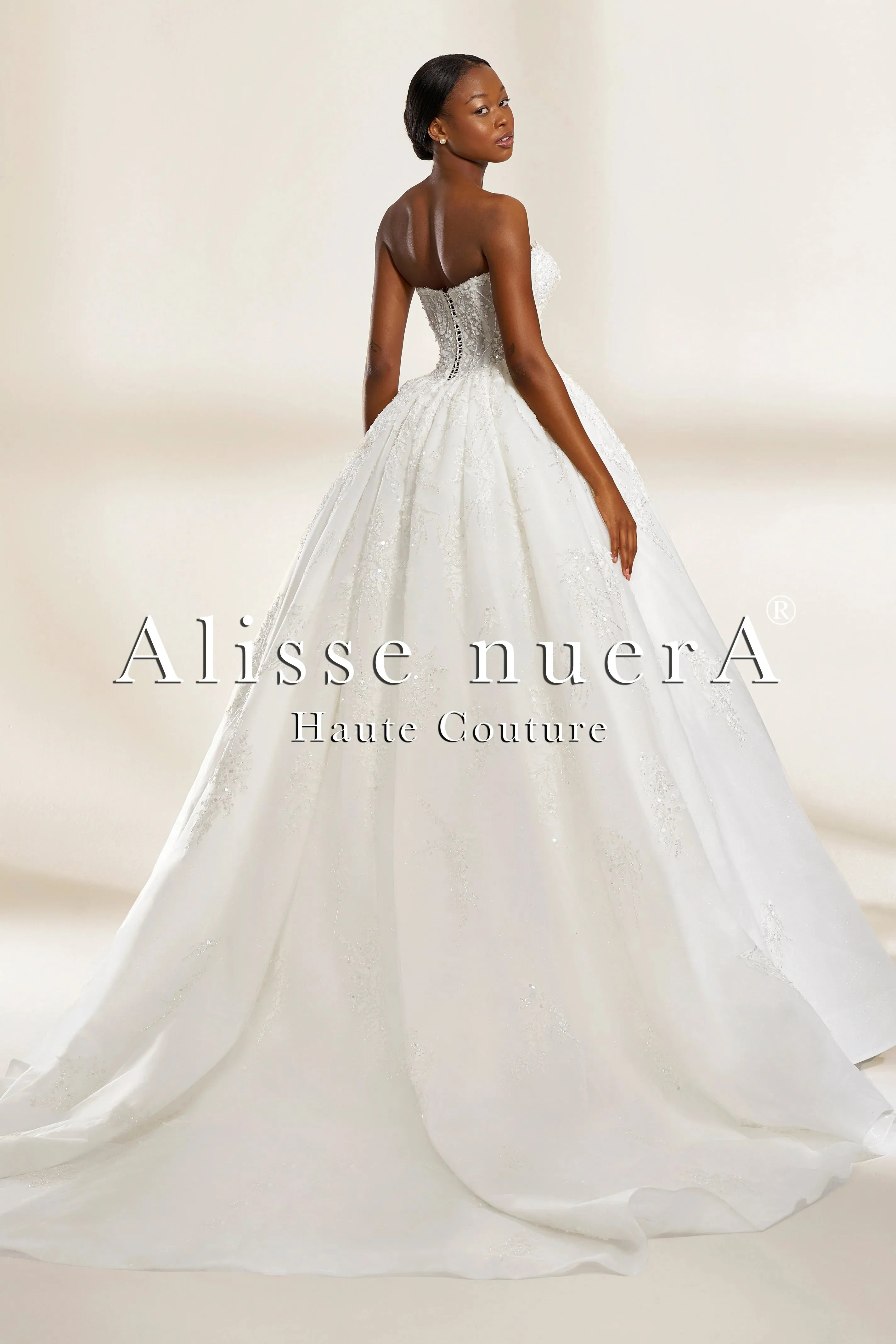 Strapless Sweetheart Neckline Off-White Lace Ball Gown Wedding Dress